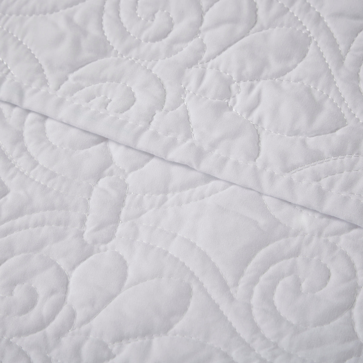 Detailed view of stitching pattern on white oversized quilted throw 60x70, highlighting the soft cotton texture and elegant design.