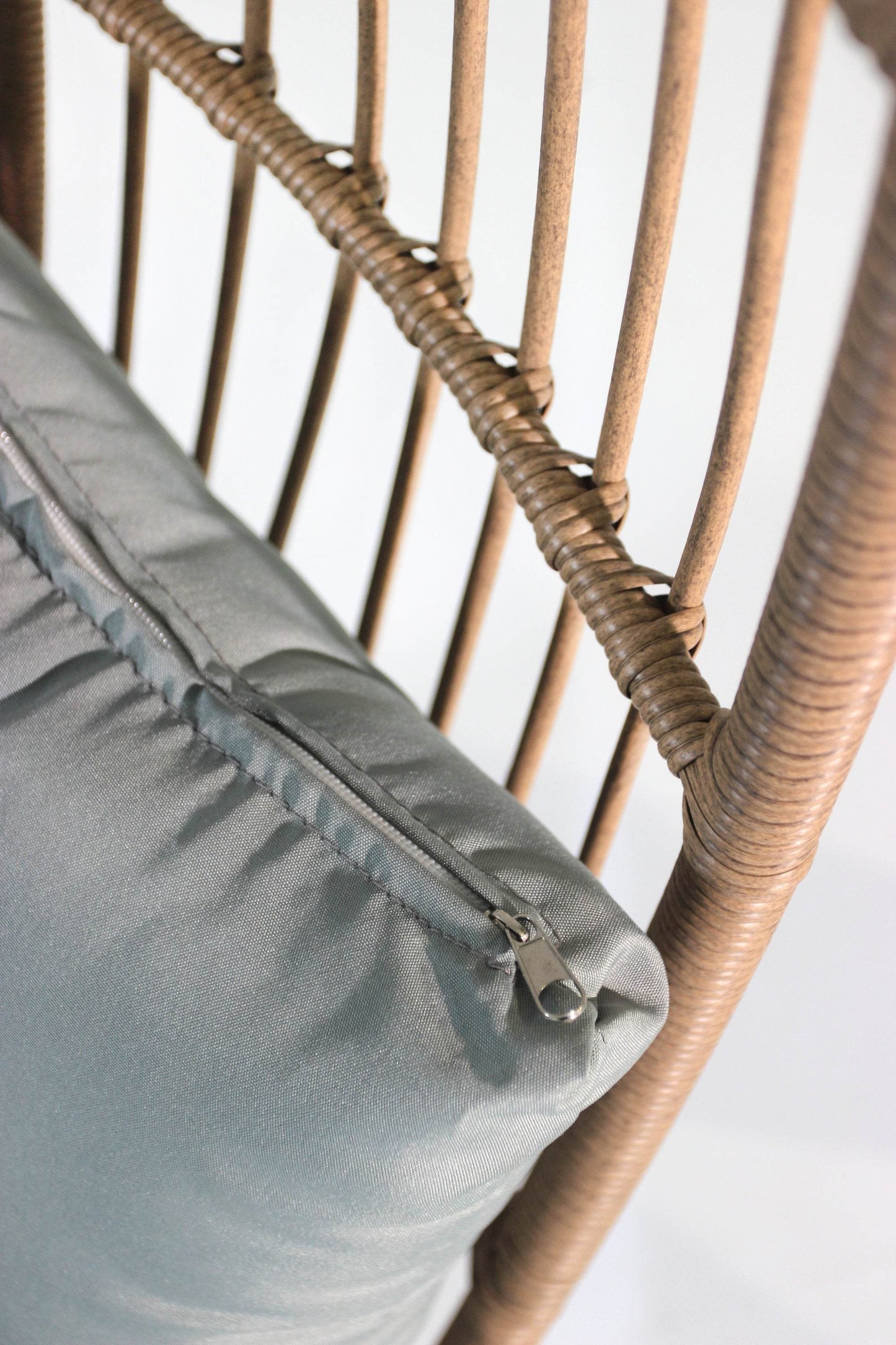 MLNshops Wicker Egg Chair with Footstool - Stylish Relaxation