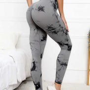 Scrunch leggings women in gray tie-dye with high waist and compression fit for tummy control and butt lift. Ideal for yoga and gym workouts.