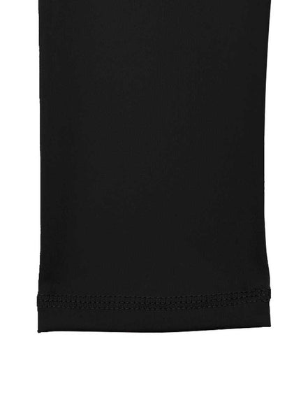 Close-up of MLNshops MT20 black yoga leggings hem, highlighting durable stitching and flexible fabric for activewear durability.