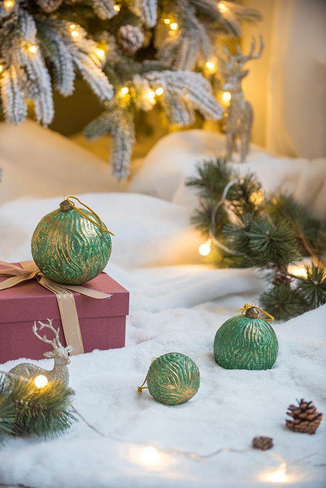 Glass Christmas Tree Ornaments Set - 6 Decorative Balls