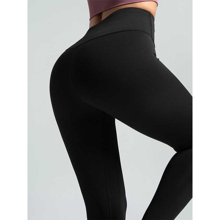 Close-up of MLNshops MT20 black yoga leggings highlighting high waist and body-contouring fit for enhanced flexibility and support.