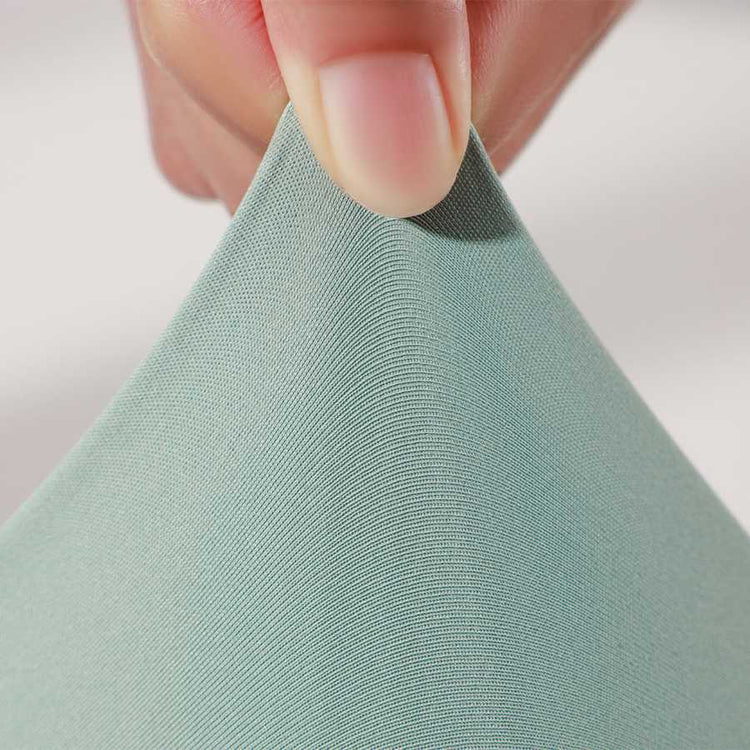 Stretch test of MLNshops MT20 Yoga Leggings fabric in green, demonstrating four-dimensional stretch for superior flexibility.