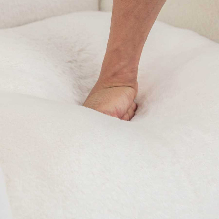 MLNshops Plush Faux Fur white bean bag chair - Cozy