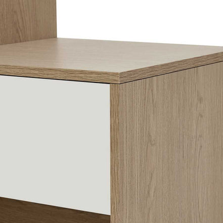 Detail of the wood grain texture on the top surface of the shoe storage bench, highlighting its modern and natural finish.