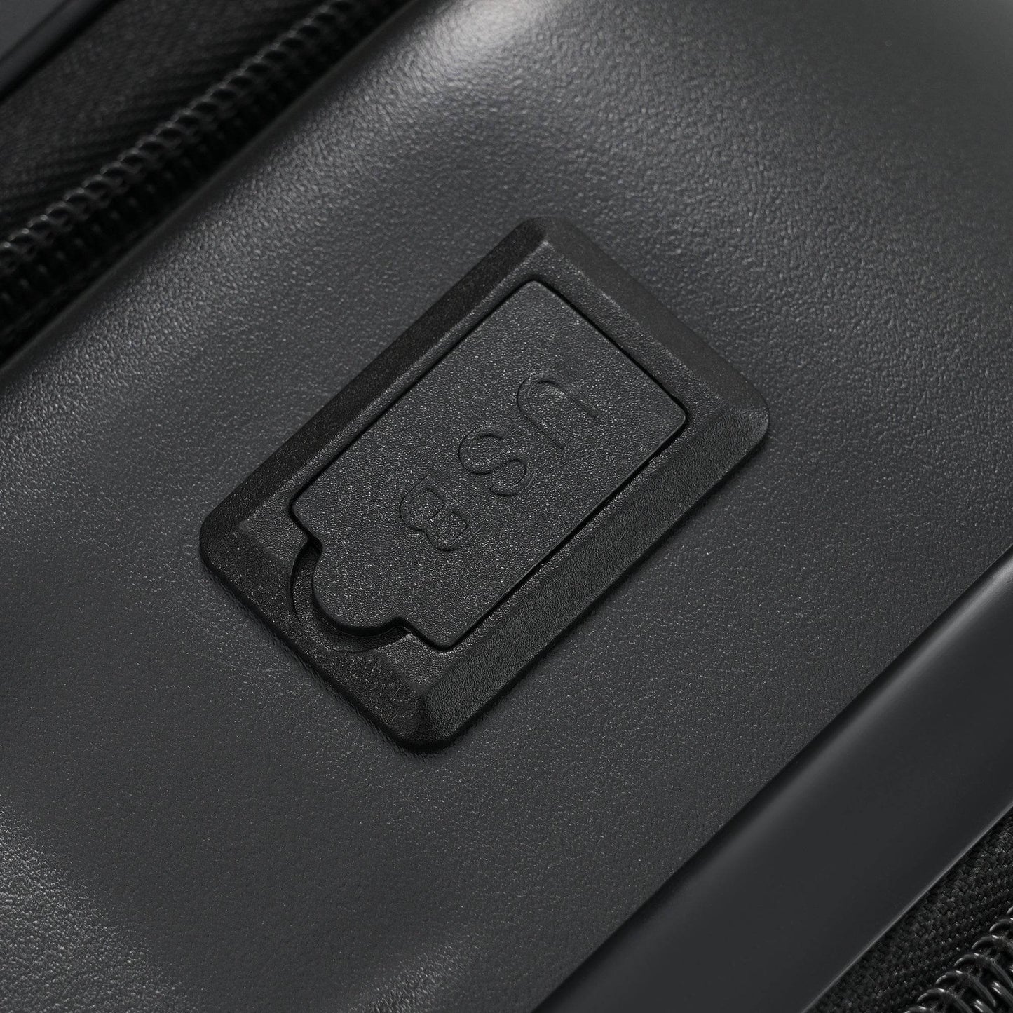 MLNshops Travel Set: carry on suitcase with charging port