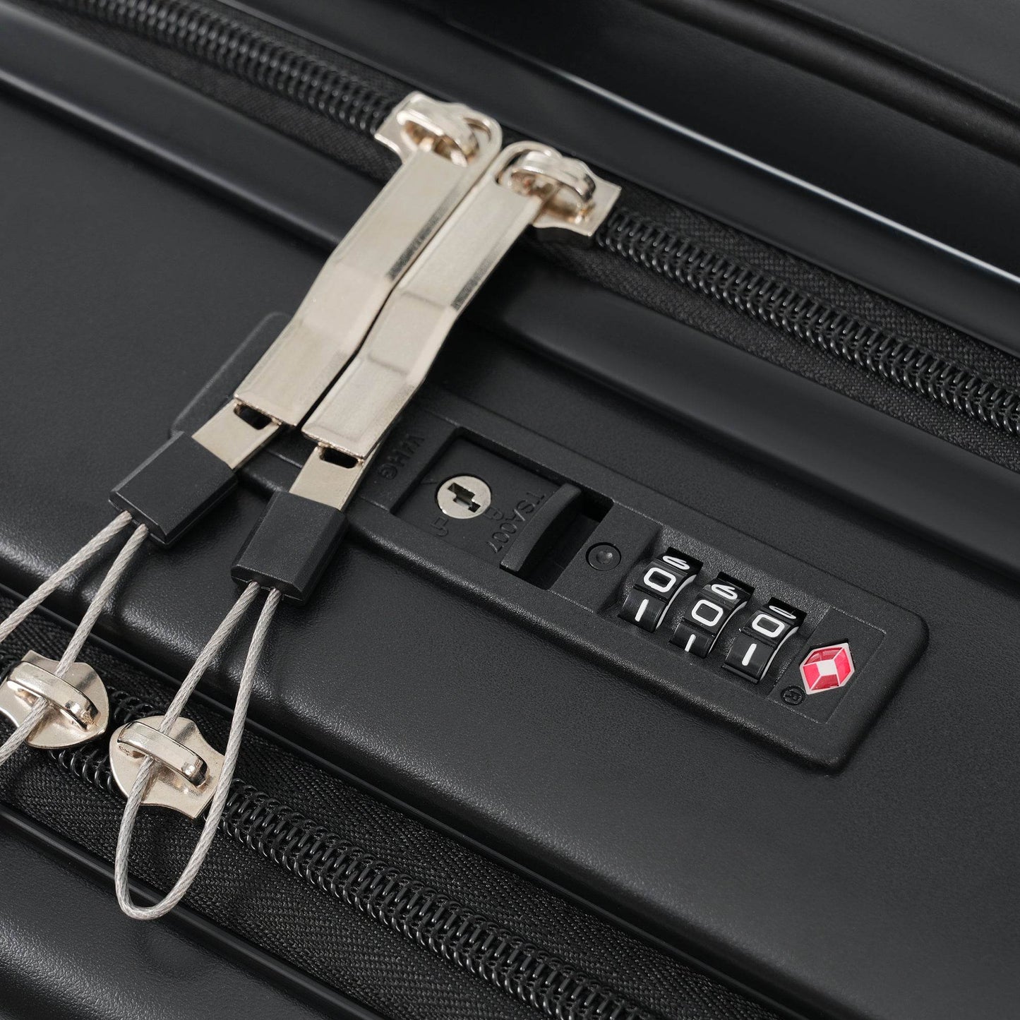 MLNshops Travel Set: carry on suitcase with charging port